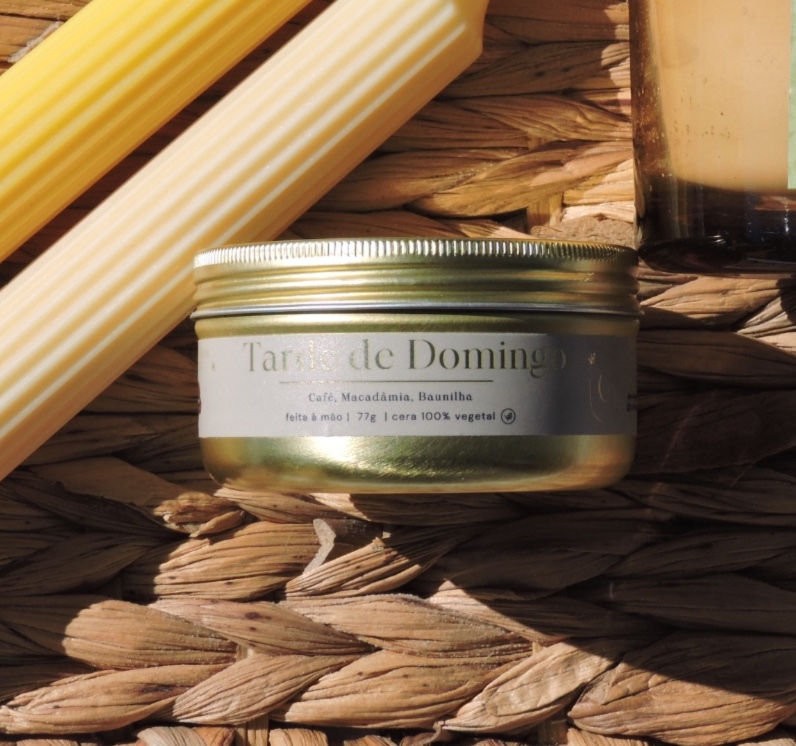 Lata Tarde de Domingo em dourado — café, macadâmia e baunilha